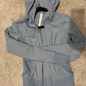 Lululemon reversible Influx jacket hooded - size 6. Excellent Condition Gr/Bl